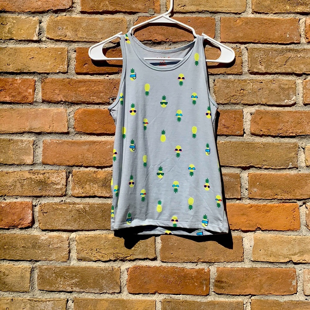 Awesome/cute pineapple shirt, Awesome for outdoor and pool party’s
